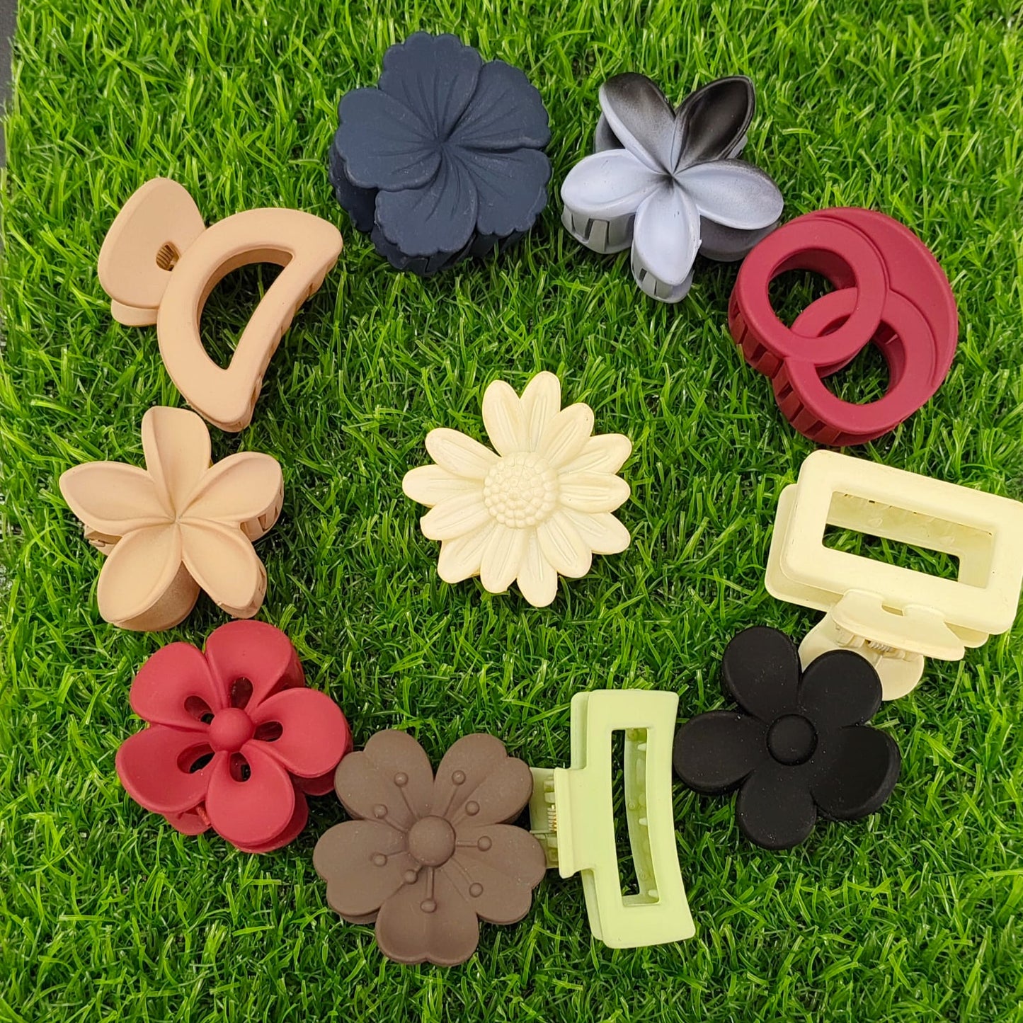 Clips 1 pcs  Rs-10
